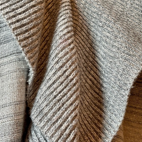 GUC WHBM SM GRAY STRIPED SILVER METALLIC V-NECK RUFFLED FRONT LONG SLEEVE CARDI - Picture 9 of 11